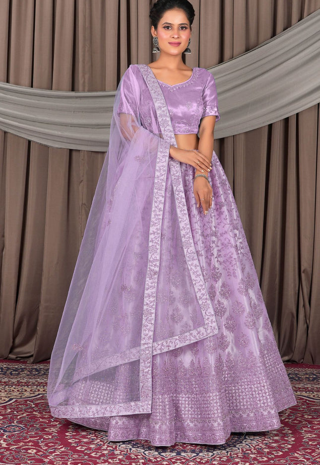 Woman wearing a lavender traditional outfit with a matching dupatta