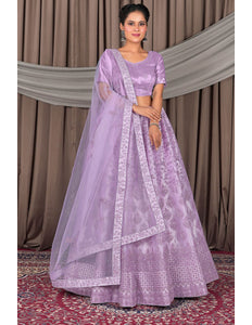 Woman wearing a lavender traditional outfit with a matching dupatta
