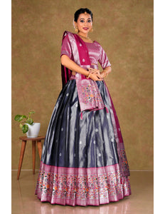 Woman wearing a traditional outfit with a pink blouse and gray skirt