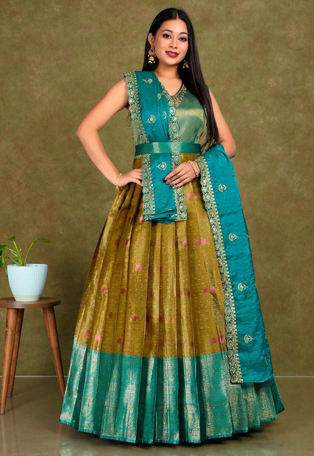 Woman wearing a traditional outfit with green and yellow colors