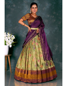 Woman wearing a traditional outfit with a purple blouse and green skirt
