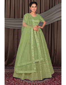 Woman wearing a green traditional outfit