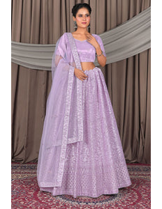 Woman wearing a light purple traditional outfit with a matching dupatta