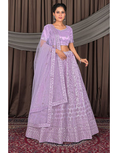 Woman wearing a lavender traditional outfit with a matching dupatta