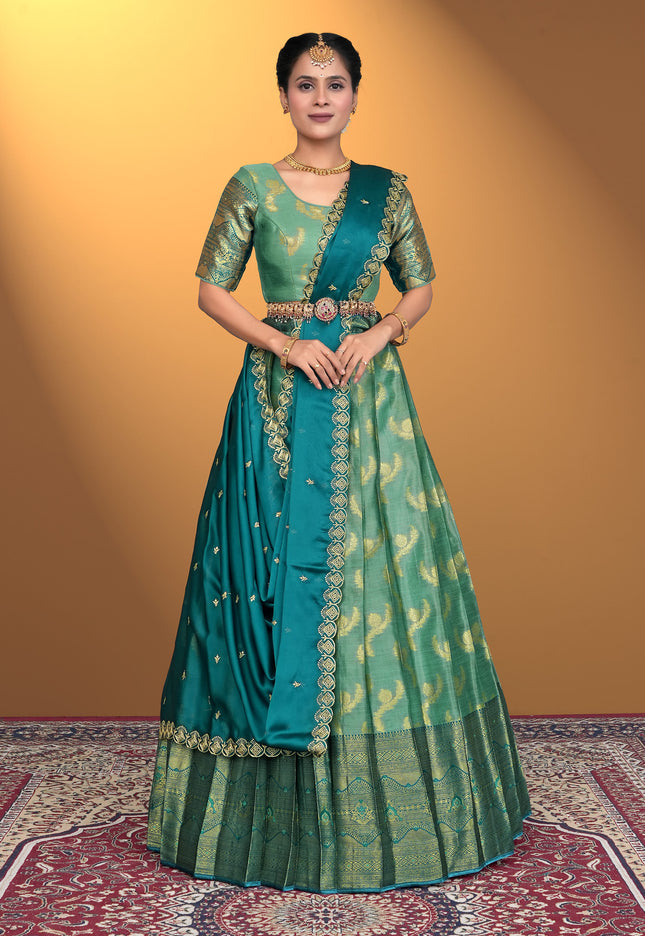 Woman wearing a green traditional outfit