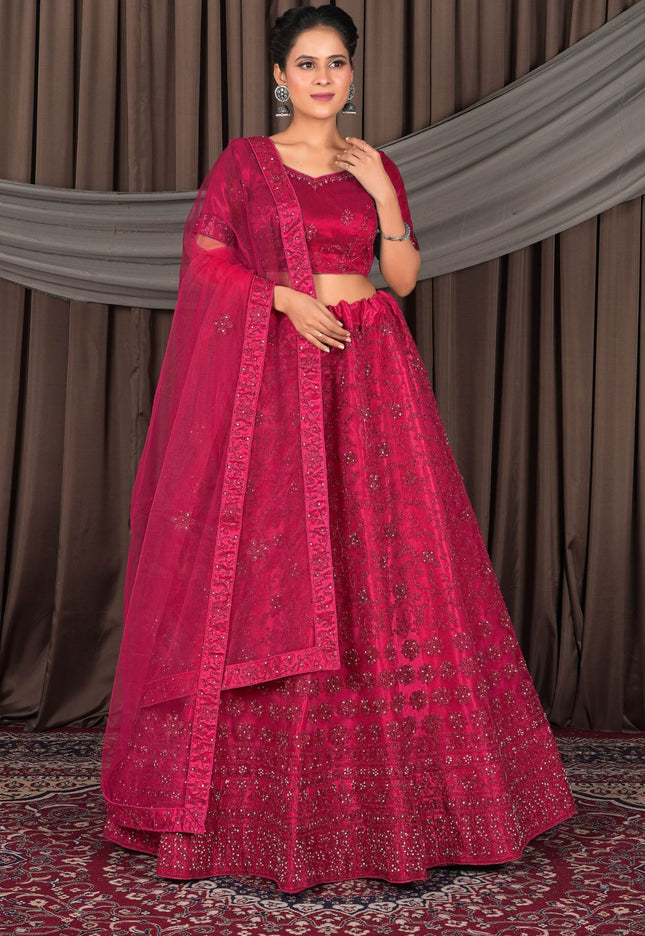 Woman wearing a rani traditional outfit with a dupatta
